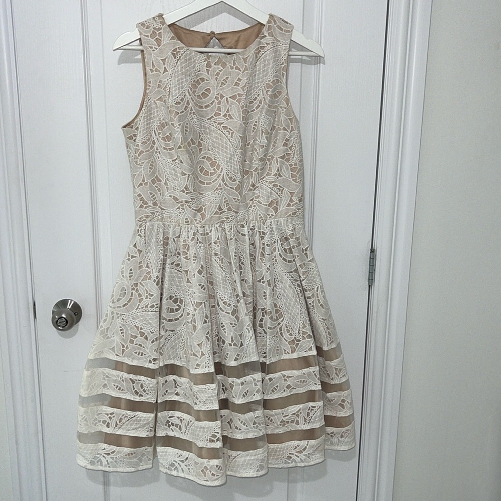Eliza J Ivory Slevess lace dress